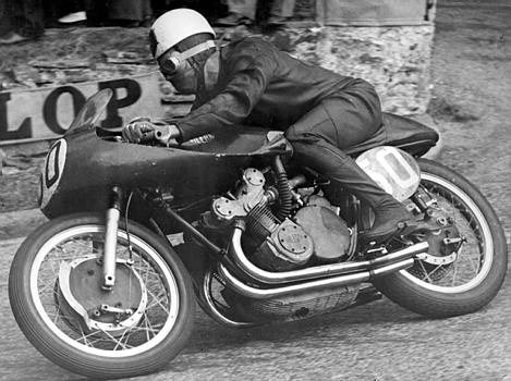 O Duke στο Isle of Man με μια Gilera Quatro.